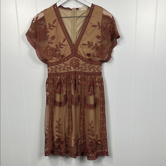Altar’d State Womens “Elsa” Mini Dress XS Mauve Embroidered Lace Overlay Lined - Picture 1 of 15